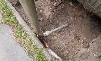 Oprava vodovodní trubku zahradního pítka - stav před realizací