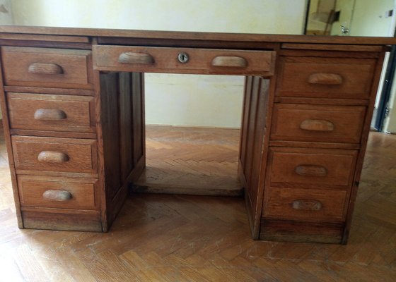 Renovace nábytku - starý pracovní stůl - stav před realizací