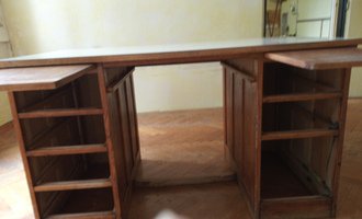 Renovace nábytku - starý pracovní stůl - stav před realizací