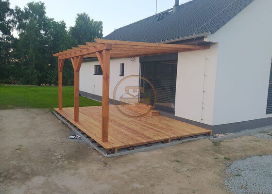 Pergola včetně modřínové terasy