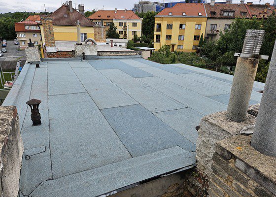 Odstraneni stare lepenky na rovne strese a navareni nove