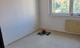 Pokládka lina a výmalba v obývacím pokoji
