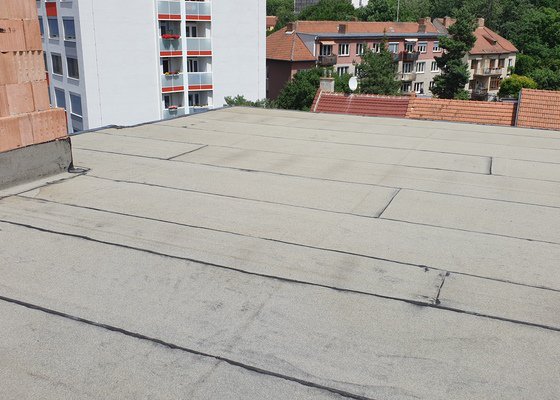 Střešní plášť rovné střechy na novostavbě Brno
