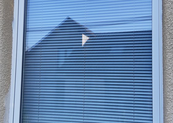 Výroba a instalace okeních sítí proti hmyzu,3ks