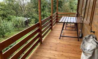 Oprava chaty - dřevěné zábradlí terasy