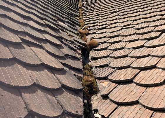 Oprava střechy - oprava/výměna úžlabí cca 8 metrů