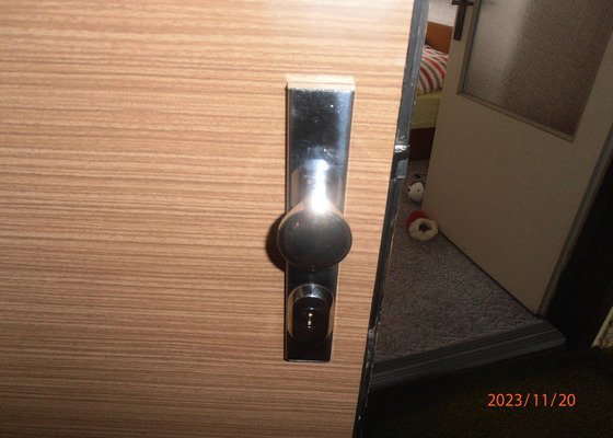 Oprava kliky  u vchodových dveří s bezpečnostním zámkem