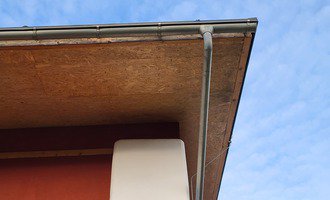 Nátěr podbití střechy - stav před realizací