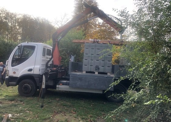 Výroba venkovní terasy 11 x 7 m včetně nových schodů s beton.základem