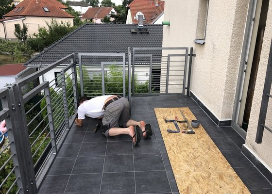 Rekonstrukce balkonové dlažby a soklu v Praze