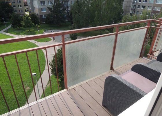 Nátěr kovového zábradlí na balkóně - stav před realizací