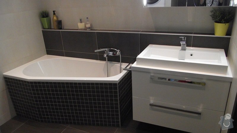 Hnědo béžová moderní koupelna, bílá kuchyně a obývací pokoj do hněda: karasova_big_01