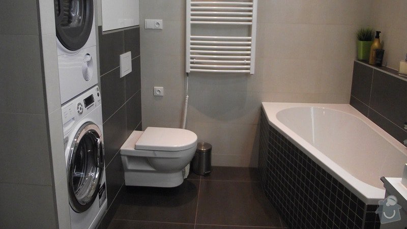 Hnědo béžová moderní koupelna, bílá kuchyně a obývací pokoj do hněda: karasova_big_05