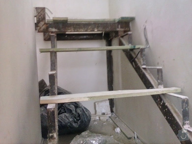 Obložení kovové kostry schodiště a zábradlí: IMG_20141013_123600