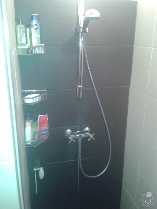 Vymena sparovacky ve sprchovem koute (Nika) za kvalitnejsi Mapei..: 20141020_080809