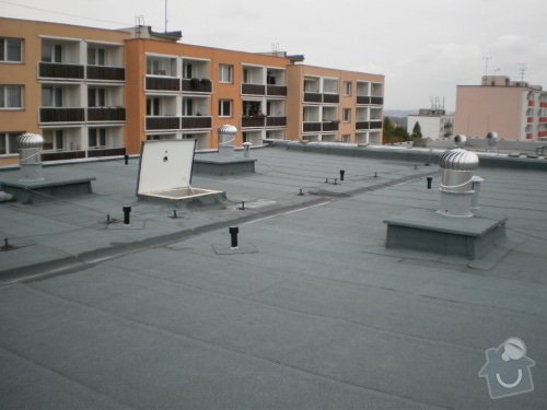 Hydroizolace střechy, oprava chodníku, fasády: 20111020_02