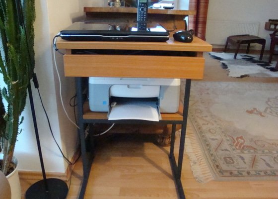 Úpravu stolku pod počitač a tiskárnu - stav před realizací