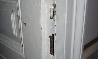 Oprava a dovýroba interiérových dveří a zárubní - stav před realizací
