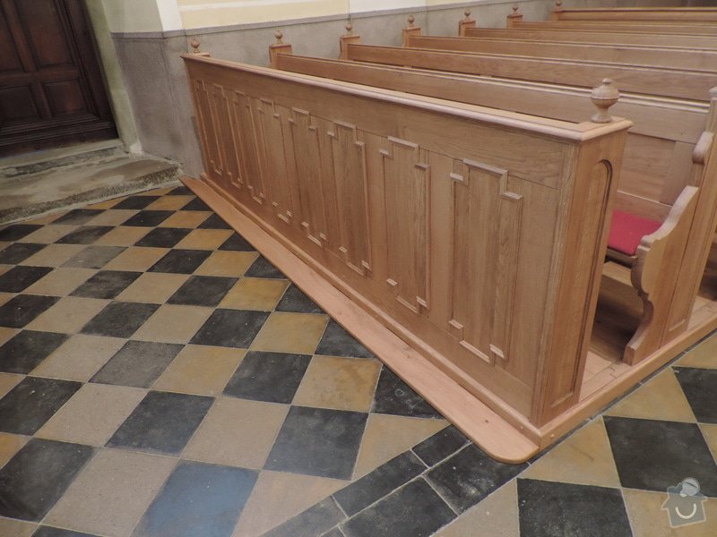 Výroba a montáž kostelních lavic: Nova_lavice-celni_panel