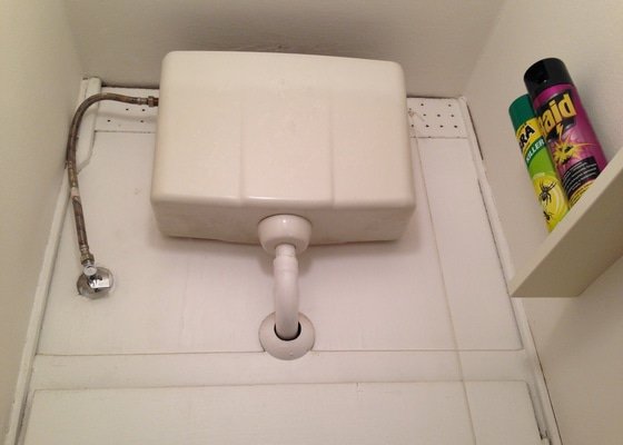 Oprava WC - nesplachuje - stav před realizací