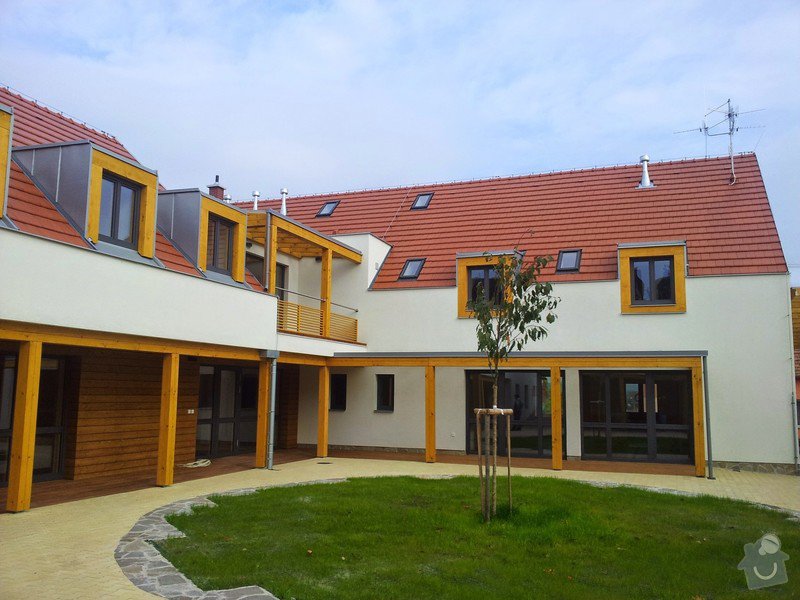 Novostavba střechy chráněného bydlení Brumovice: 20141015_140934