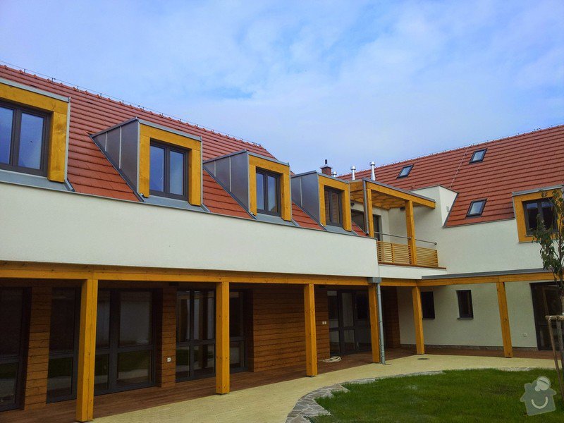 Novostavba střechy chráněného bydlení Brumovice: 20141015_140939