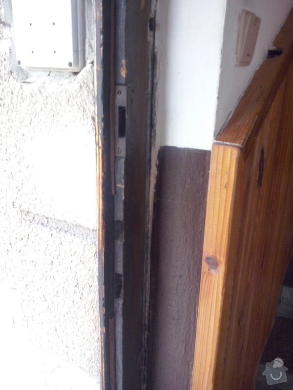 Repas dřevěných vchodových dveří: CAM00044