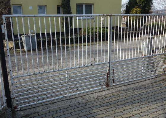 Nátěr kovového plotu - stav před realizací