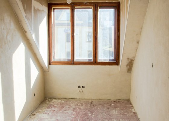 Renovace prkenné podlahy 11,5m2 - broušení+lakování - stav před realizací