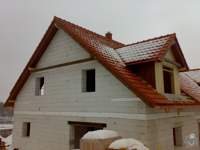 Střecha,arkýře,stropní trámy,dřevěný interier,schody: _000206_