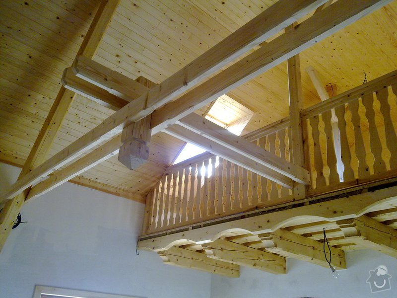 Střecha,arkýře,stropní trámy,dřevěný interier,schody: 25022011429