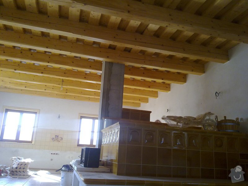 Střecha,arkýře,stropní trámy,dřevěný interier,schody: 25022011432