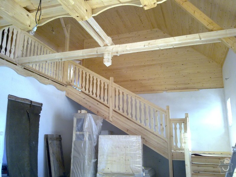 Střecha,arkýře,stropní trámy,dřevěný interier,schody: 25022011433