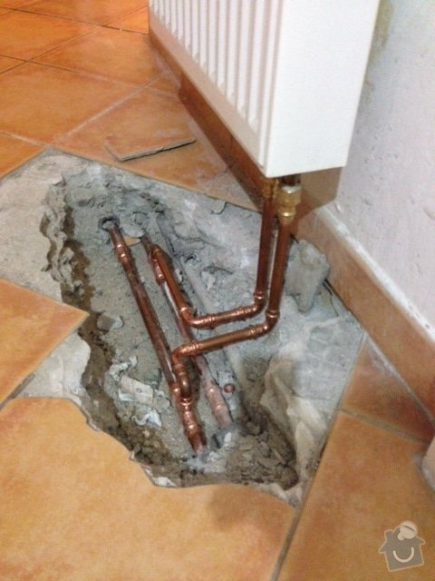 Zazdění díry v podlaze po opravě trubek topení: IMG_1509