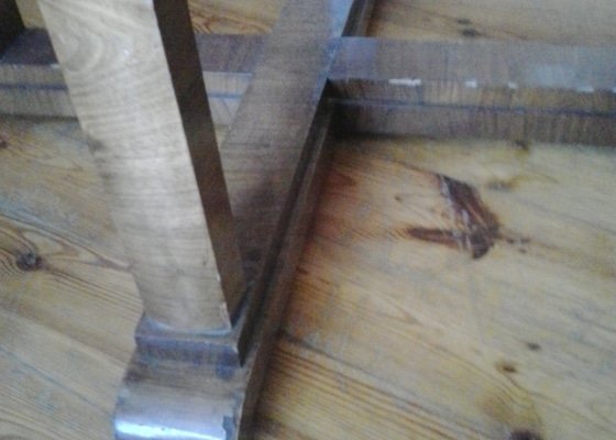 Restaurování dřevěného stolku - stav před realizací