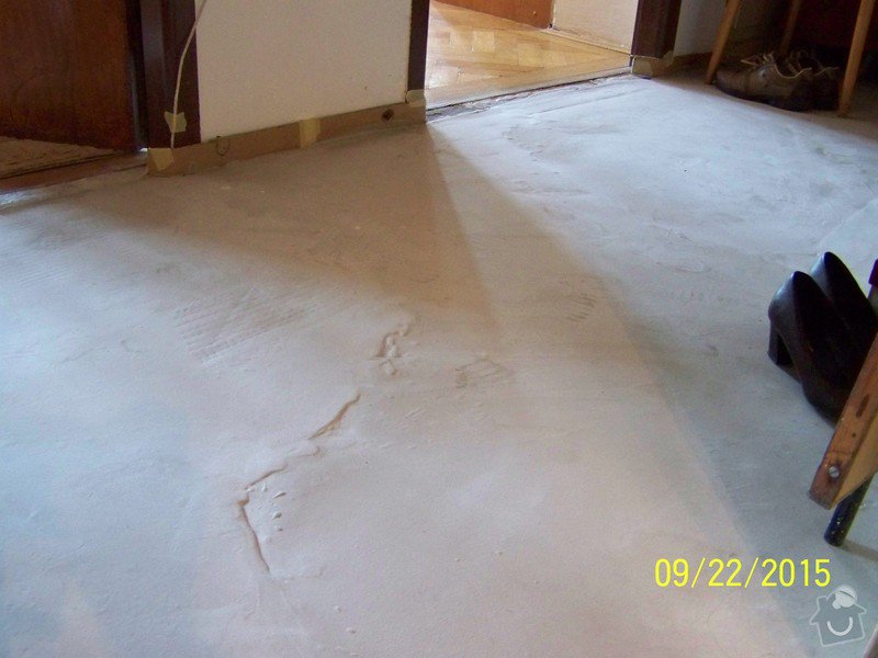 Srovnání betonové podlahy (podkladu pod PVC) 6 m2 v bytě: 100_9172
