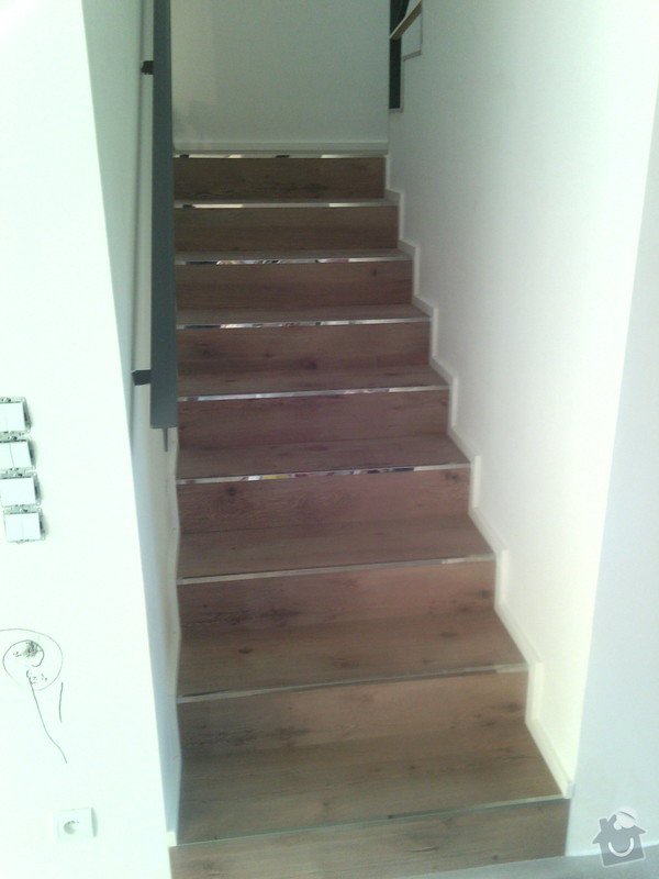 Pokládka laminátové podlahy 70m2, 18 schodů s podestou: IMG_20151002_170323