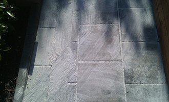 Pokládka chodníkové betonové dlažby do betonu