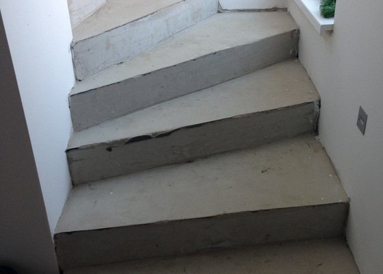 Dřevěné nášlapy na betonové schody