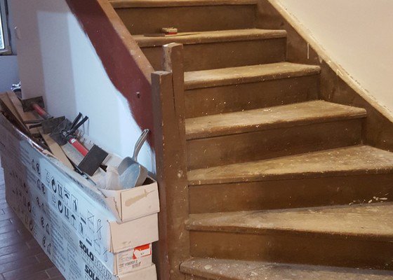 Renovace, obložení dřevěných schodů