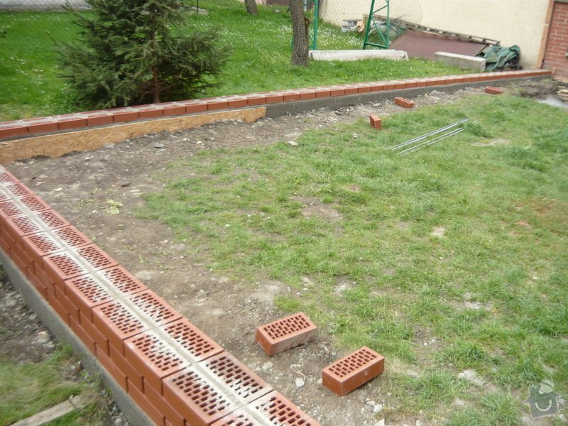 Stavba zděného plotu z cihel Klinker Praha 10: P1050084