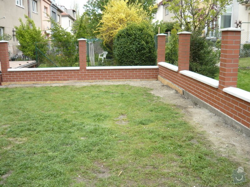 Stavba zděného plotu z cihel Klinker Praha 10: P1050131