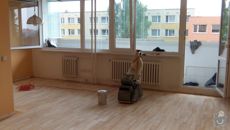 Zbroušení a nalakování dřevěné plovoucí podlahy: 102_3003