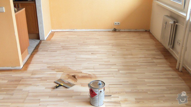 Zbroušení a nalakování dřevěné plovoucí podlahy: 102_3007