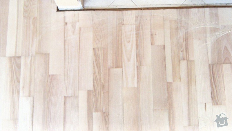 Zbroušení a nalakování dřevěné plovoucí podlahy: 102_3031