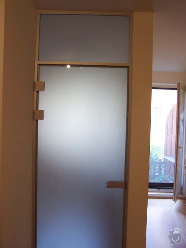 Skleněné dveře a část prosklené zdi: 100_2778