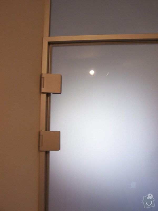 Skleněné dveře a část prosklené zdi: 100_2781