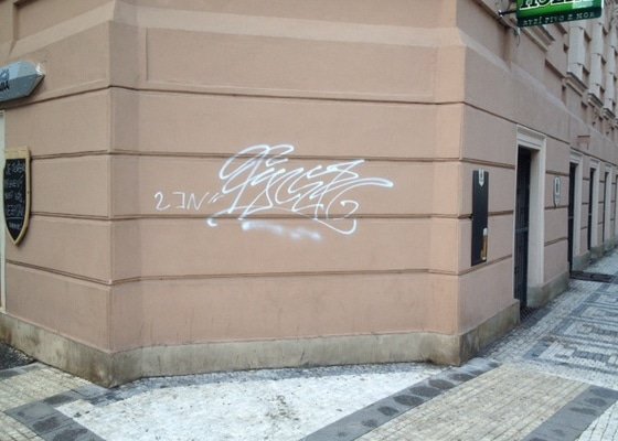 Natření fasády po graffiti - stav před realizací