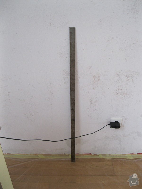 Zedníka na opravu "díry" ve zdi, zadělání drážek od husích krků + další drobné práce: IMG_1802