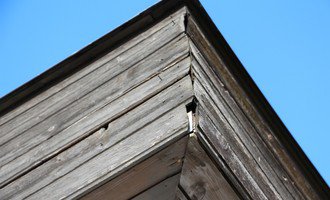 Oprava podbití střechy u rodinného domu - stav před realizací